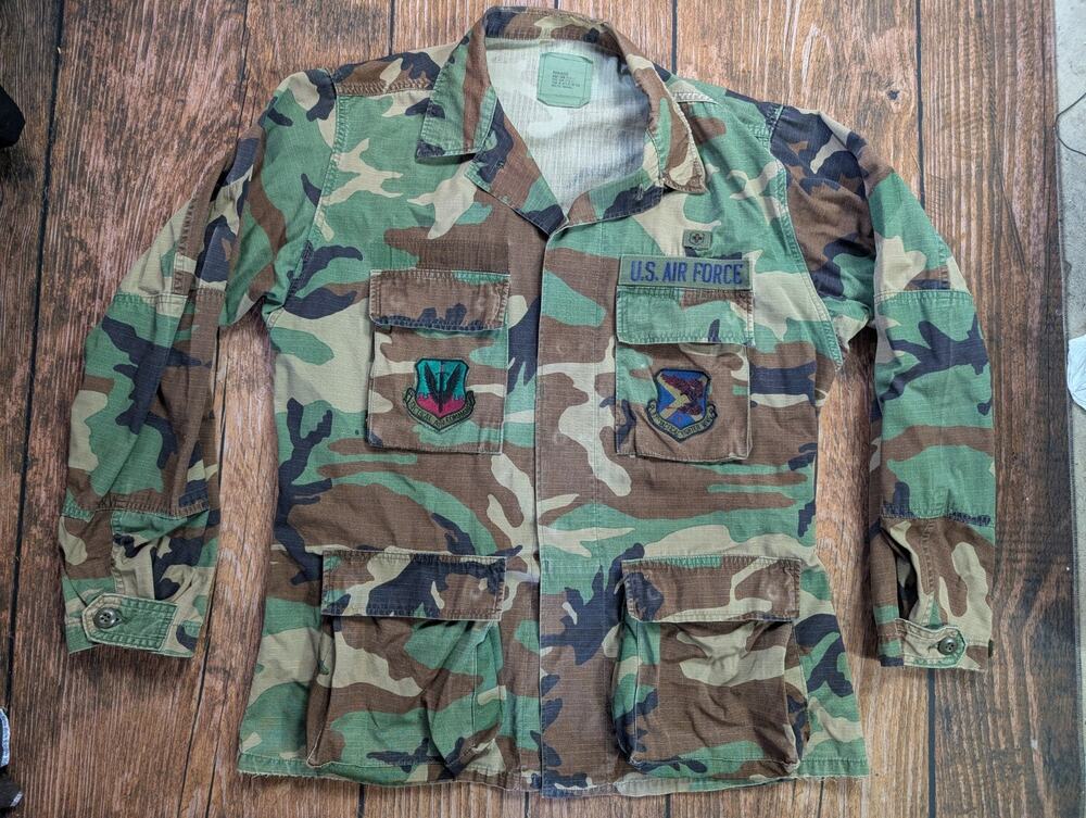 VTG USAF Woodland Camo BDU Jacket Air Force Mobility Command Patches Sz M Reg